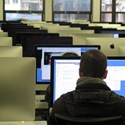 学生使用计算机